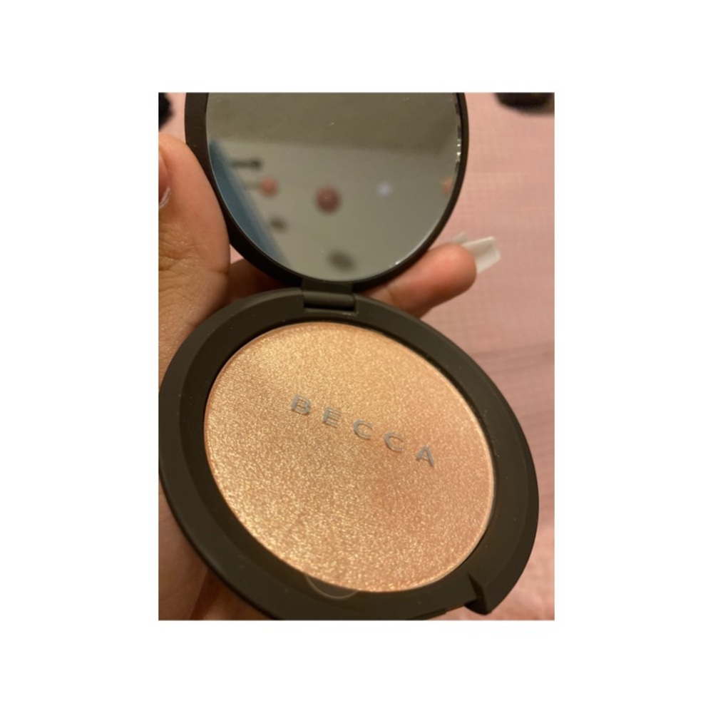 🌵~ BECCA Shimmering Skin Perfector highlighter ✨